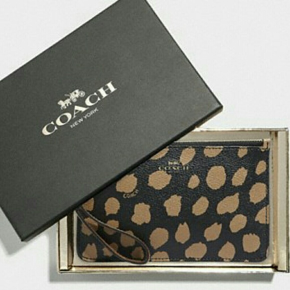 Coach Handbags - 🌷COACH BOXED WRISTLET🌷🌷